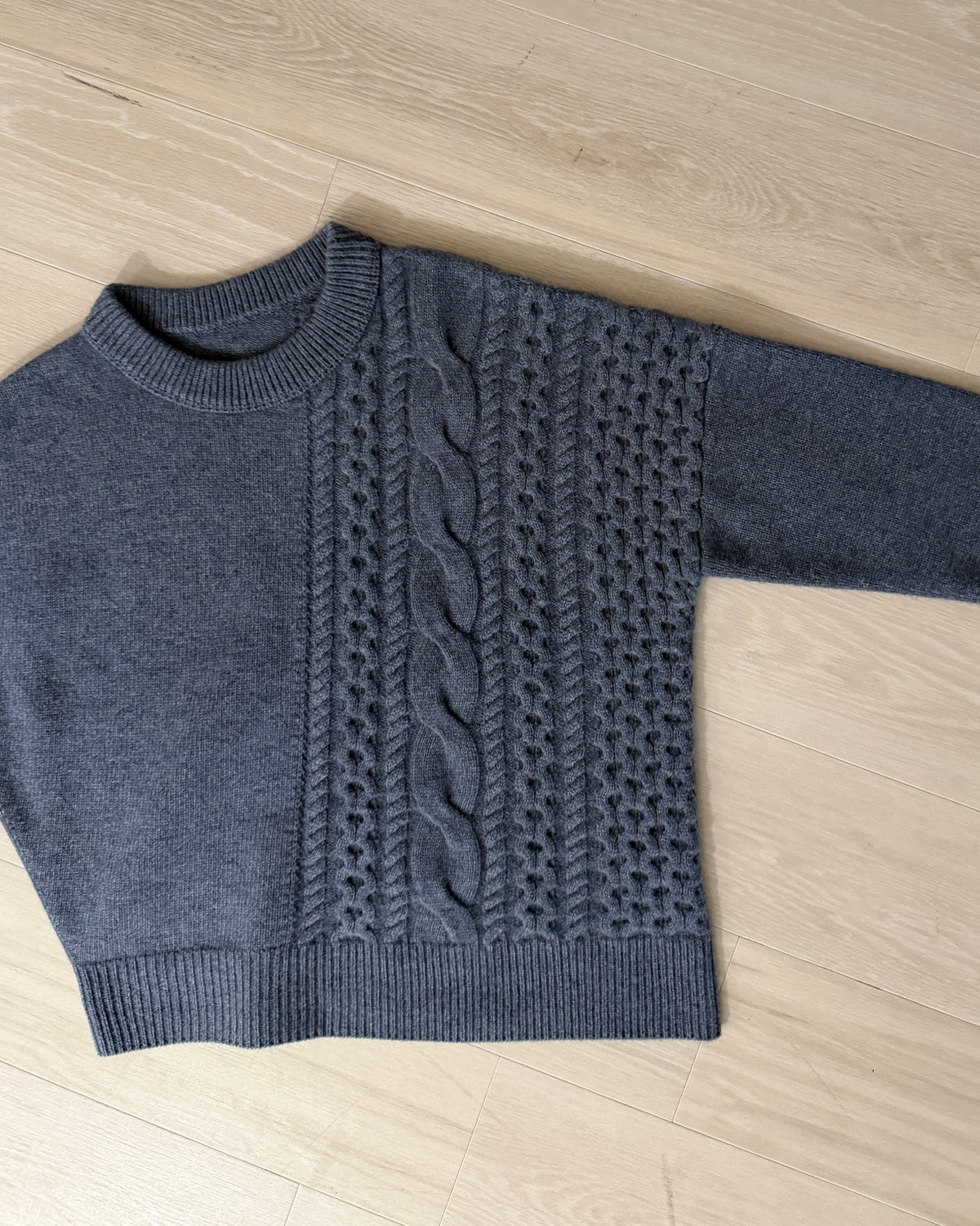 【pre-order】Asymmetric Cable Knit (off-white)