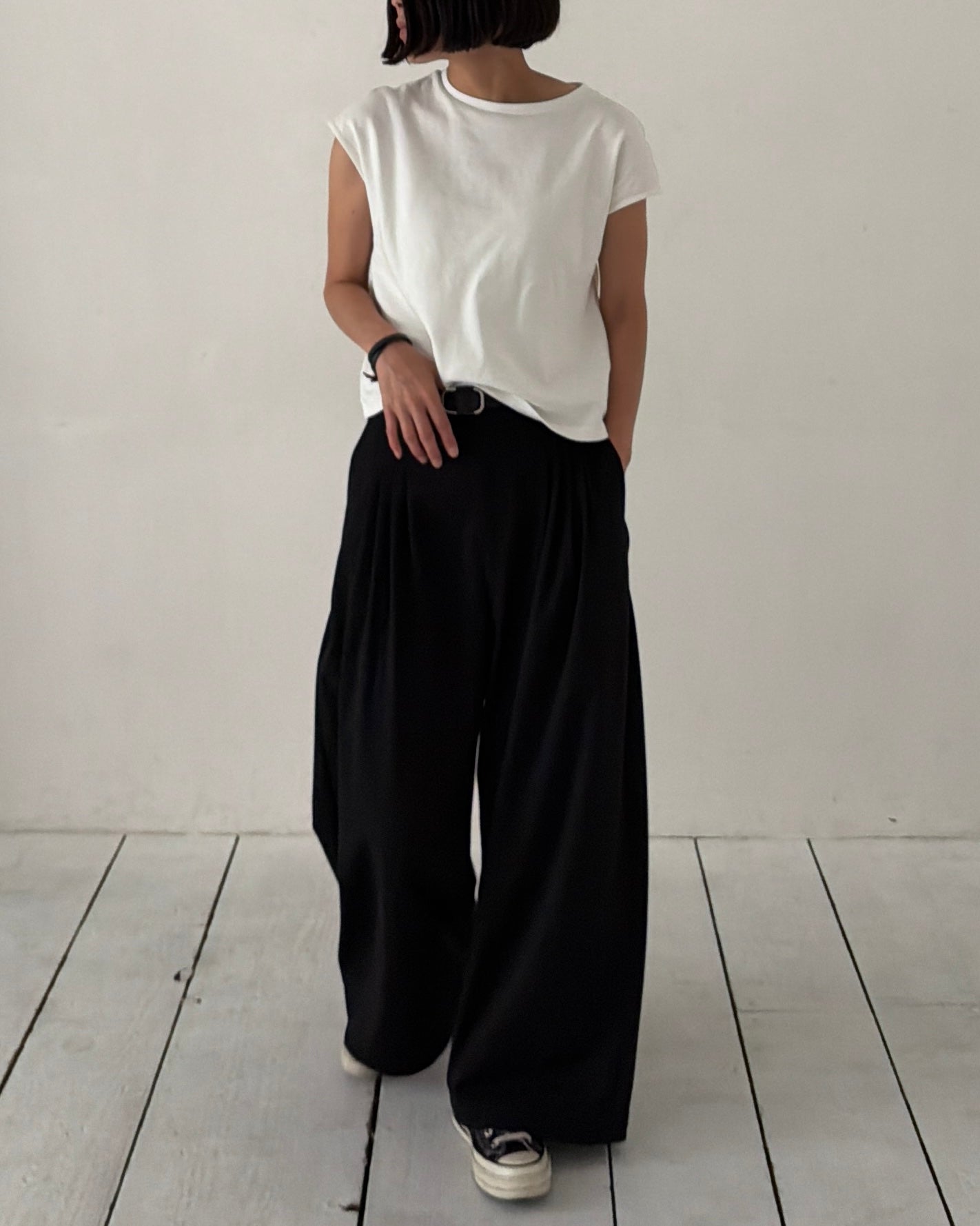 【pre-order】4-Tuck Wide Slacks